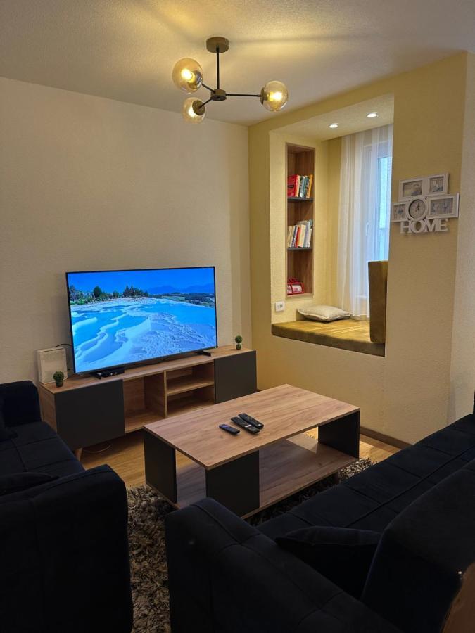 Ora-Prn,Peaceful Central Apartment Pristina Eksteriør billede